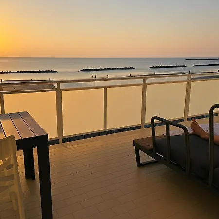 Terrazzo Panoramico Fronte Mare Zamponi Apartament