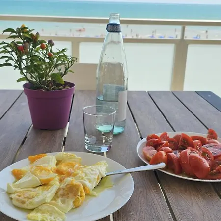 Terrazzo Panoramico Fronte Mare Zamponi Apartament *