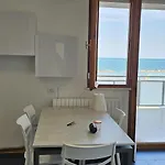 Terrazzo Panoramico Fronte Mare Zamponi شقة