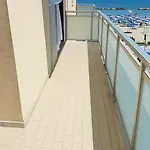Terrazzo Panoramico Fronte Mare Zamponi شقة