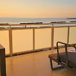 Terrazzo Panoramico Fronte Mare Zamponi Апартаменты *