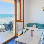 Terrazzo Panoramico Fronte Mare Zamponi شقة