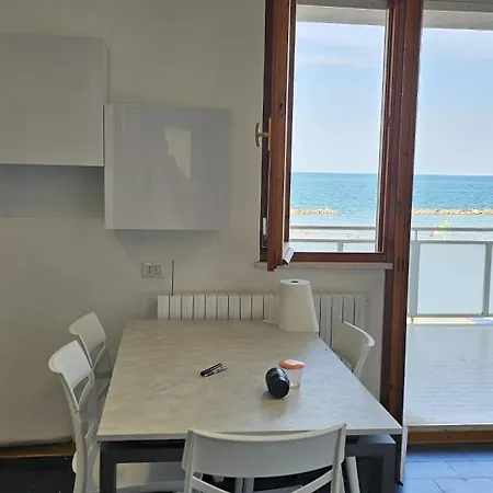 Terrazzo Panoramico Fronte Mare Zamponi Apartment