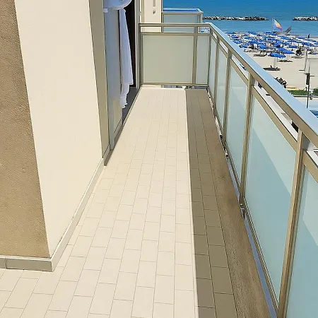 Terrazzo Panoramico Fronte Mare Zamponi Apartment
