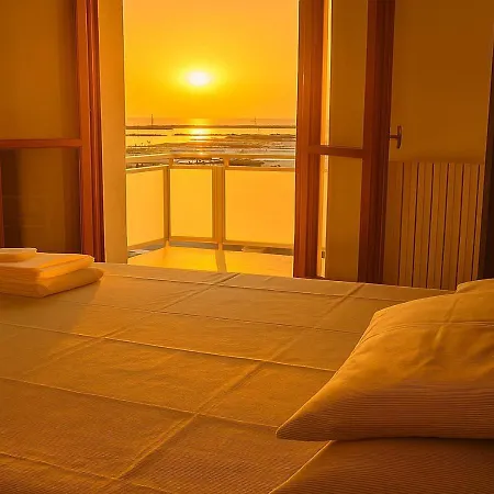 Terrazzo Panoramico Fronte Mare Zamponi 西维尔诺瓦·马尔凯