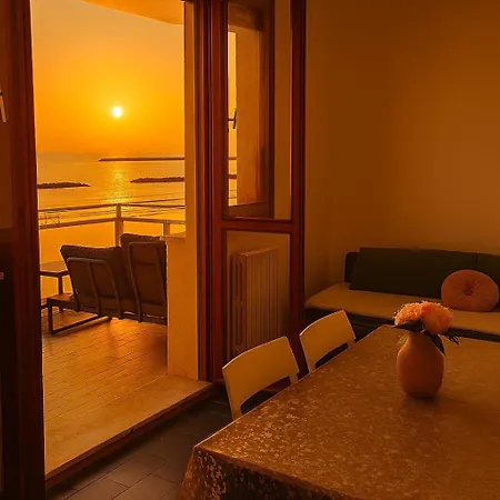 Terrazzo Panoramico Fronte Mare Zamponi *