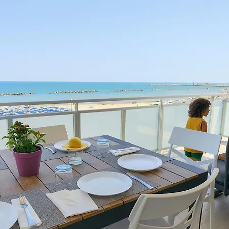 Terrazzo Panoramico Fronte Mare Zamponi Apartamento