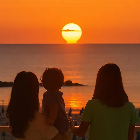 Terrazzo Panoramico Fronte Mare Zamponi * Civitanova Marche