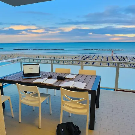 Terrazzo Panoramico Fronte Mare Zamponi Apartamento Civitanova Marche