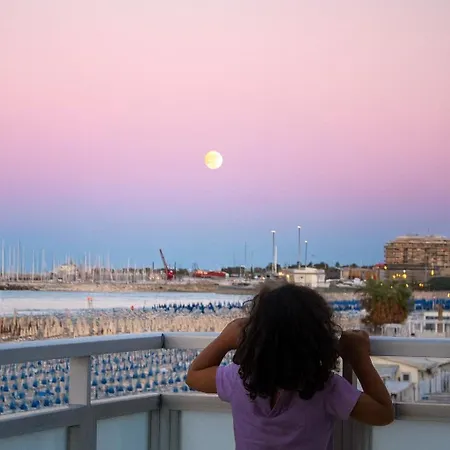 Apartamento Terrazzo Panoramico Fronte Mare Zamponi Civitanova Marche