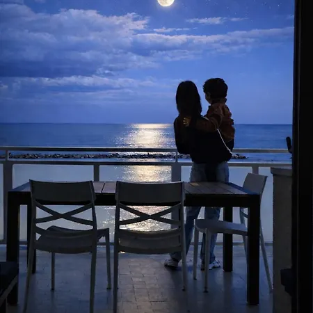 Terrazzo Panoramico Fronte Mare Zamponi Apartment