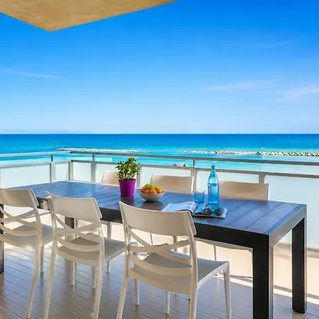 Terrazzo Panoramico Fronte Mare Zamponi 西维尔诺瓦·马尔凯