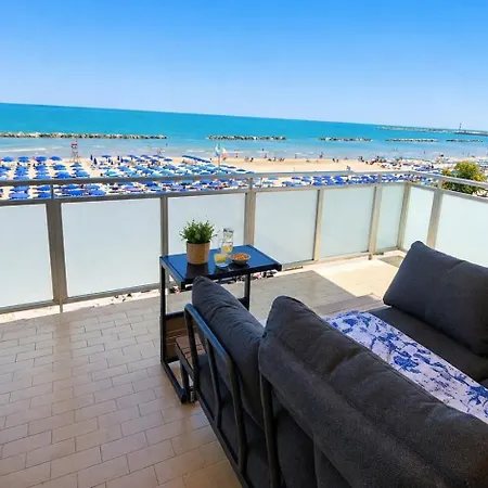 公寓 Terrazzo Panoramico Fronte Mare Zamponi 西维尔诺瓦·马尔凯