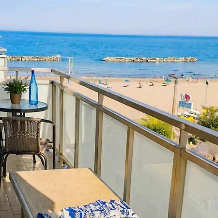 Terrazzo Panoramico Fronte Mare Zamponi * 西维尔诺瓦·马尔凯