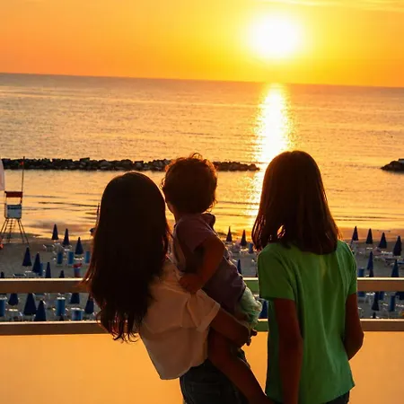 Terrazzo Panoramico Fronte Mare Zamponi Civitanova Marche
