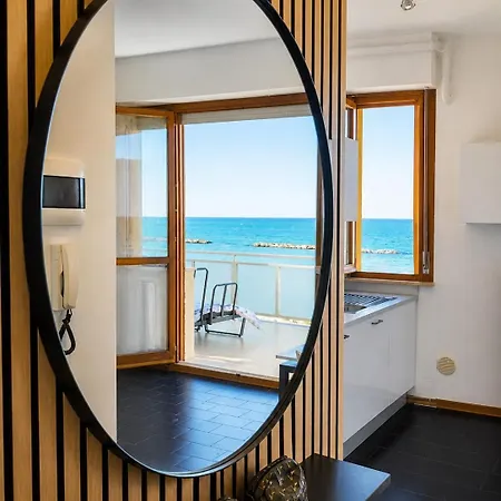 Terrazzo Panoramico Fronte Mare Zamponi Apartamento *