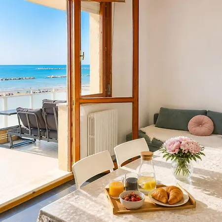公寓 Terrazzo Panoramico Fronte Mare Zamponi *