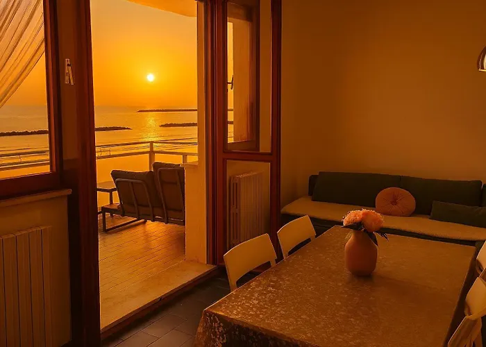 Terrazzo Panoramico Fronte Mare Zamponi *